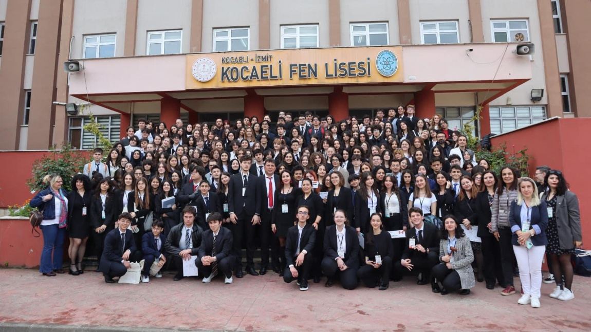 İngilizce Öğretmenimiz Müge ÖZKAHRAMAN ve 10 Öğrencimiz, Kocaeli Fen Lisesinin Düzenlemiş Olduğu KFLMUN'23 Etkinliğine Katıldılar.