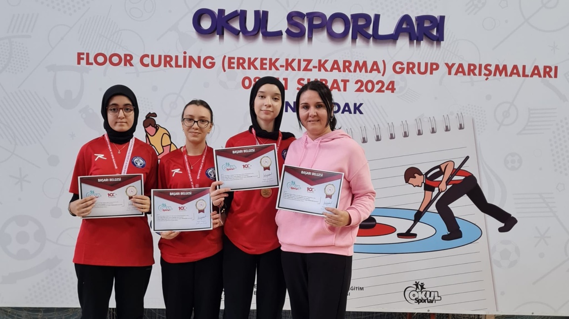 Floor Curling Kız Takımımız En İyi 4 Takım Arasına Girmiş ve Bursa'da Yapılacak Türkiye Finallerine Gitmeye Hak Kazanmıştır.